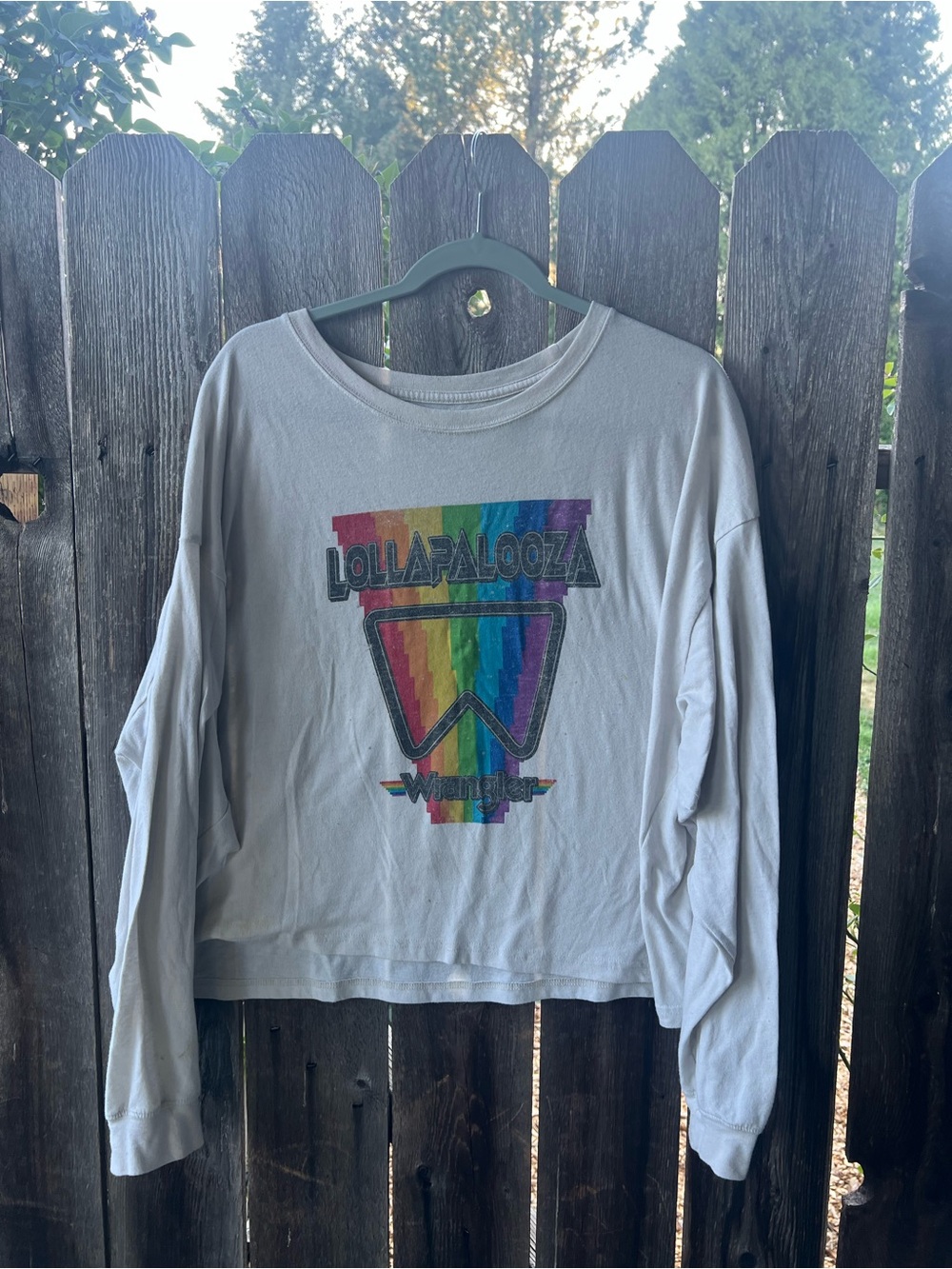 Wrangler Light Gray Lollapalooza Rainbow Graphic Long Sleeve Sweatshirt